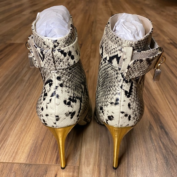 🚫Sold🚫 Snake Skin Print Booties - Picture 5 of 5